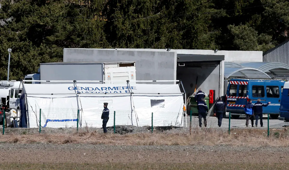 2015-03-27T102046Z-1062098913-PM1EB3R0U6B01-RTRMADP-3-FRANCE-CRASH-JPG5593172876458525968