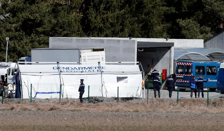 2015-03-27T102046Z-1062098913-PM1EB3R0U6B01-RTRMADP-3-FRANCE-CRASH-JPG5593172876458525968