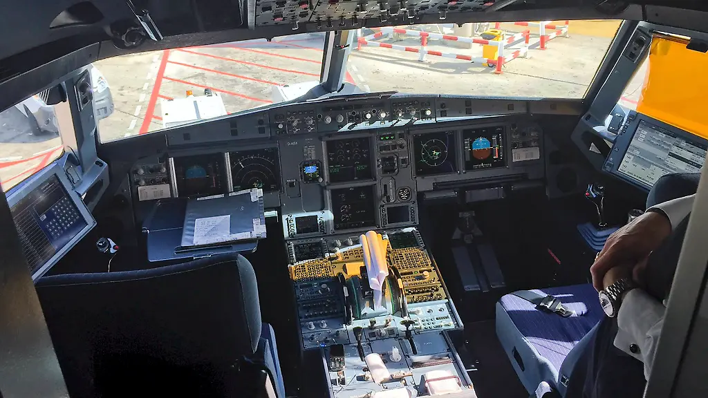 2015-03-27T110343Z-195186980-LR2EB3R0UPX47-RTRMADP-3-FRANCE-CRASH-JPG3113866328867299892