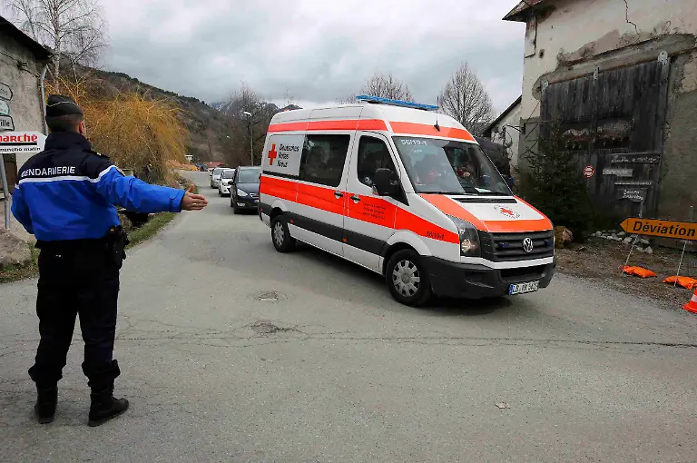 2015-03-25T143750Z-2004340756-LR2EB3P14MSLF-RTRMADP-3-FRANCE-CRASH-JPG7877163542970784881