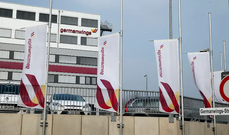 2015-03-24T151420Z-193387592-LR2EB3O16BL9D-RTRMADP-3-FRANCE-CRASH-JPG7521898280291531152