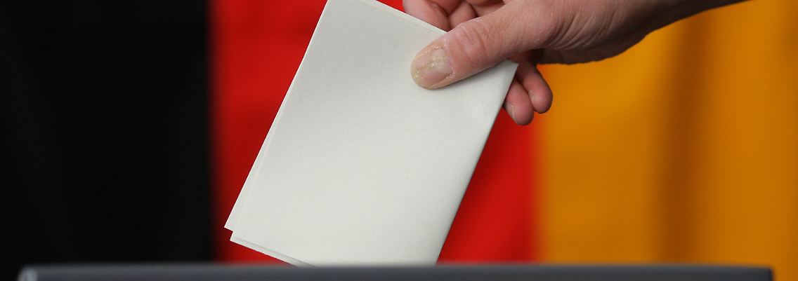Schwarz-Gelb hat nur noch wenige Tage Zeit, um die Vorgaben aus Karlsruhe zur Beseitigung von Ungerechtigkeiten im Zusammenhang mit den Überhangmandaten zu erfüllen.