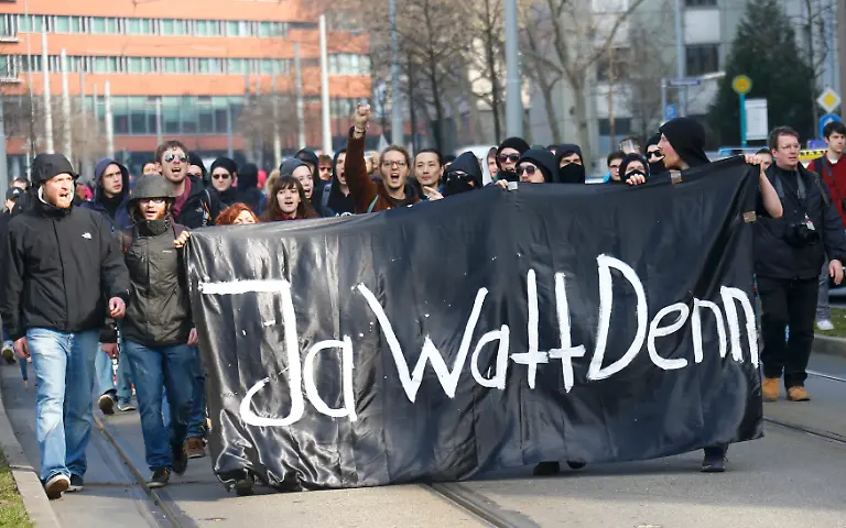 2015-03-18T092133Z-744560403-LR2EB3I0PZNLU-RTRMADP-3-ECB-PROTEST-JPG9187623783150175464