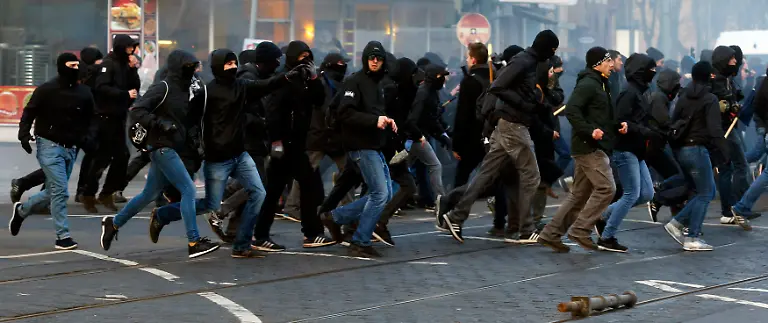 2015-03-18T071108Z-1655679172-LR2EB3I0JYAID-RTRMADP-3-GERMANY-ECB-PROTESTS-JPG4376965320943090460