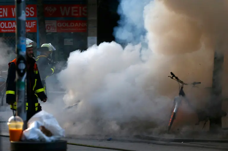 2015-03-18T072804Z-336743654-LR2EB3I0KQHIS-RTRMADP-3-GERMANY-ECB-PROTESTS-JPG4024594041768938195