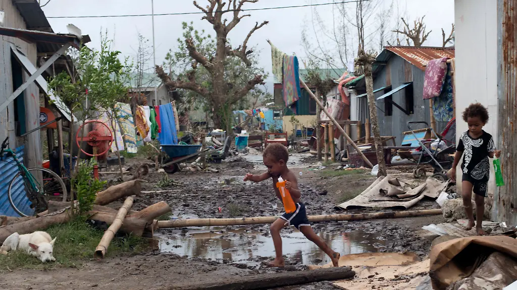 328CE000327A1999-jpg4639353247475533542