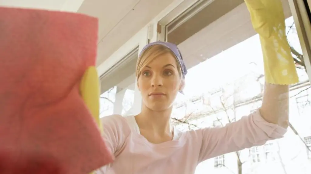 Die-dicke-Winter-Staubschicht-muss-weg-Wer-den-Fruehjahrsputz-stressfrei-bestreiten-will-sollte-sich-zuvor-einen-guten-Plan-machen