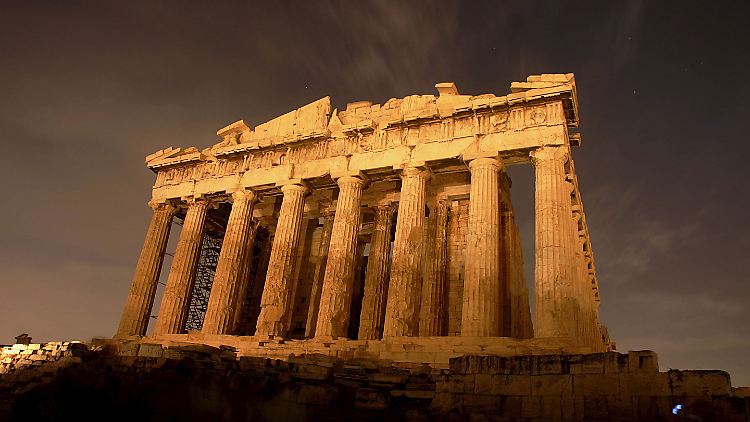 Darüber, wie die dunklen Wolken über der Akropolis vertrieben werden können, besteht europaweit Uneinigkeit.