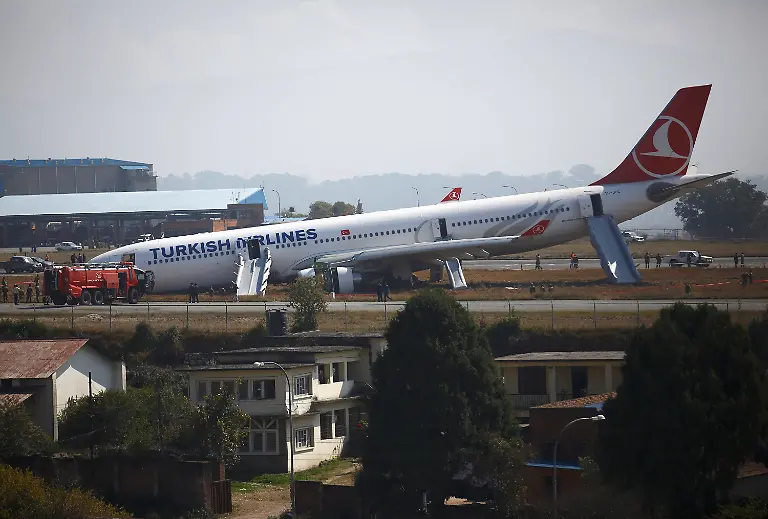 2015-03-04T051120Z-2024636935-GM1EB3410HQ01-RTRMADP-3-NEPAL-CRASH-JPG7122802780548423531