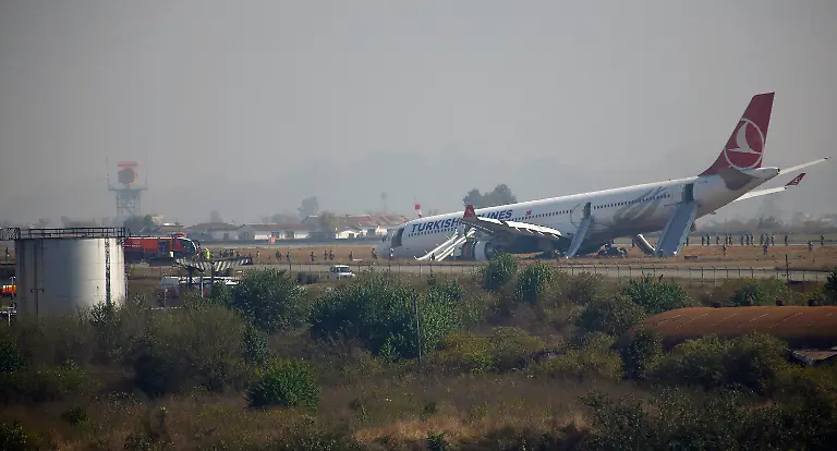 2015-03-04T044050Z-837309860-GM1EB340Z4F01-RTRMADP-3-NEPAL-CRASH-JPG6936970794396283492