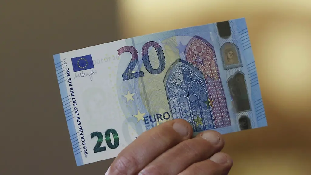 2015-02-24T151947Z-204212284-LR2EB2O16KPKP-RTRMADP-3-AUSTRIA-ECONOMY-JPG1075126626446017023