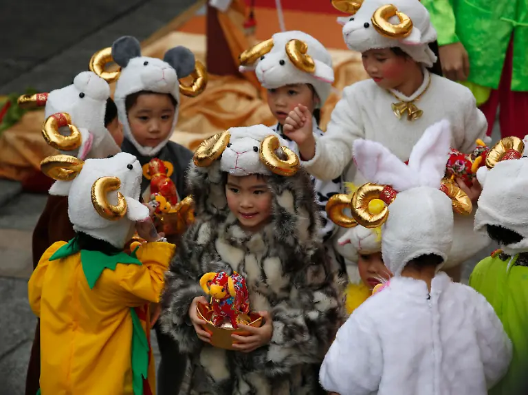 2015-02-23T075109Z-639239141-GM1EB2N17WJ01-RTRMADP-3-HONGKONG-CULTURE-JPG3173845800987092978