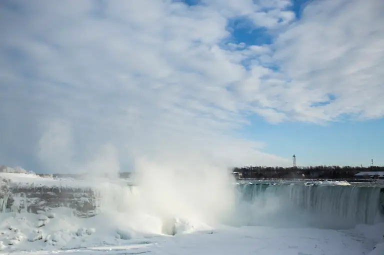 2015-02-18T154609Z-1829703426-TM3EB2H1H7U01-RTRMADP-3-CANADA-NIAGARAFALLS-JPG8674234847196988857