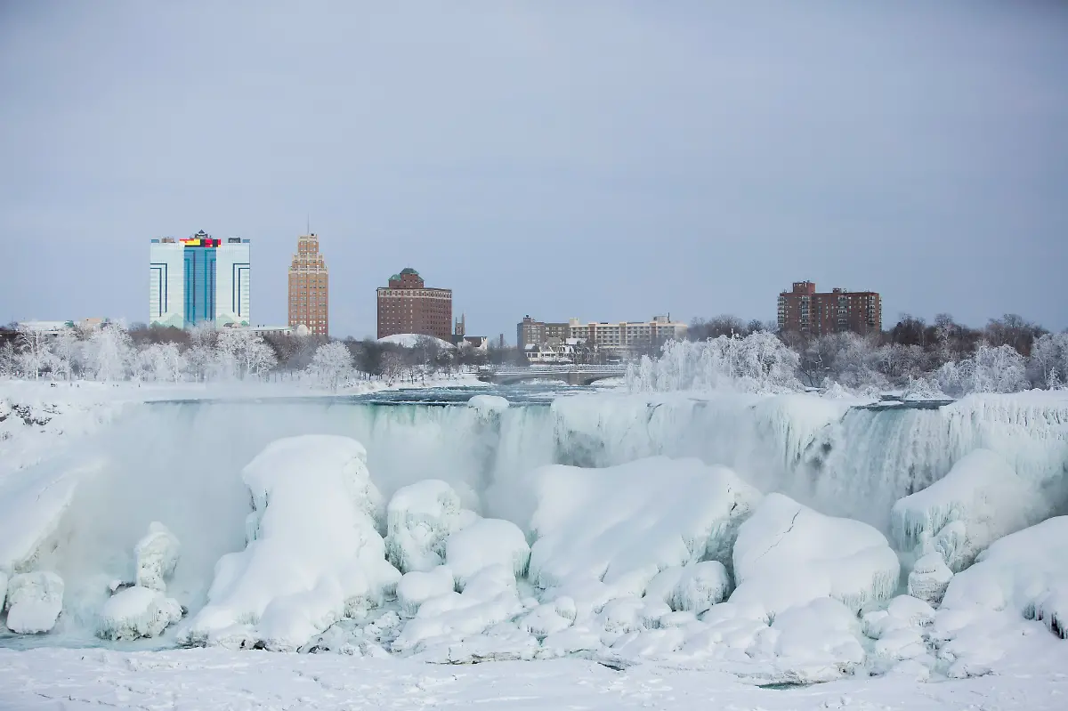 2015-02-18T002605Z-816115989-TM3EB2H1H3E01-RTRMADP-3-CANADA-NIAGARAFALLS-JPG2206814376739964559