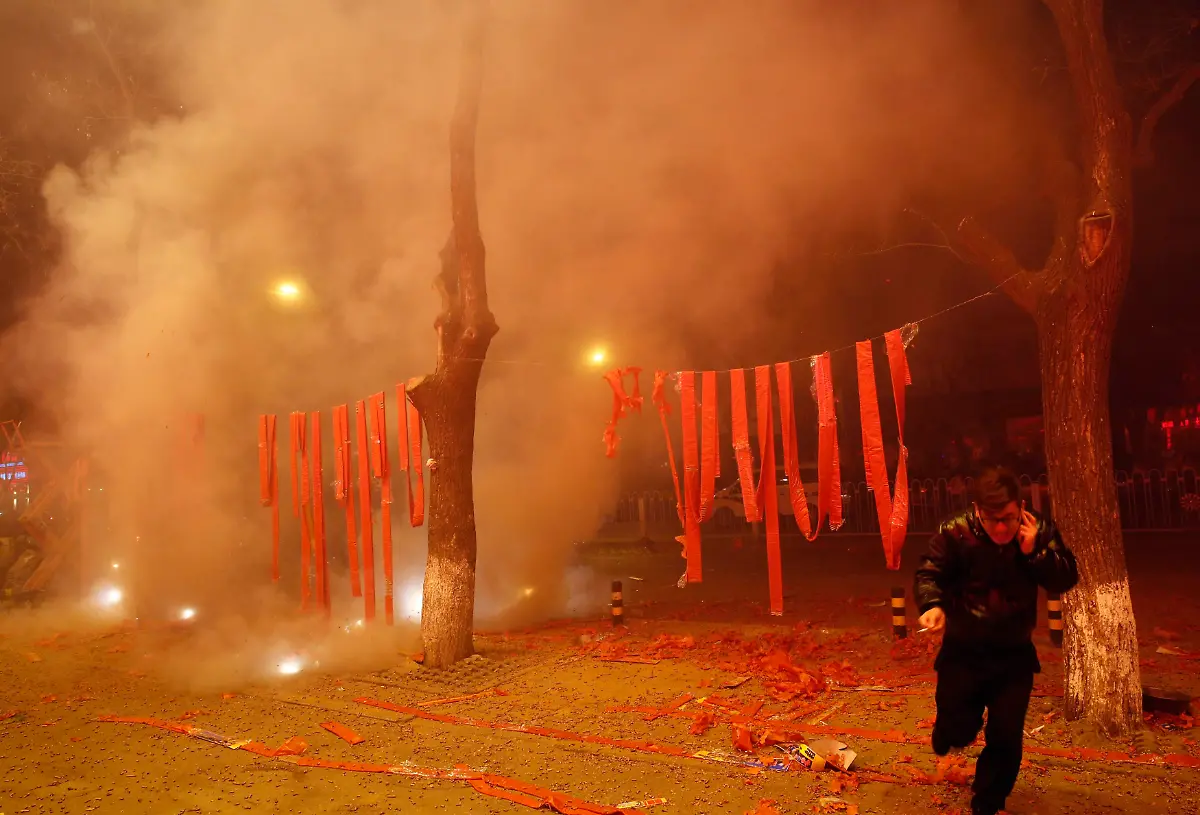 2015-02-18T173615Z-221018947-GM1EB2J04CK01-RTRMADP-3-CHINA-NEWYEAR-JPG2943219859685435979