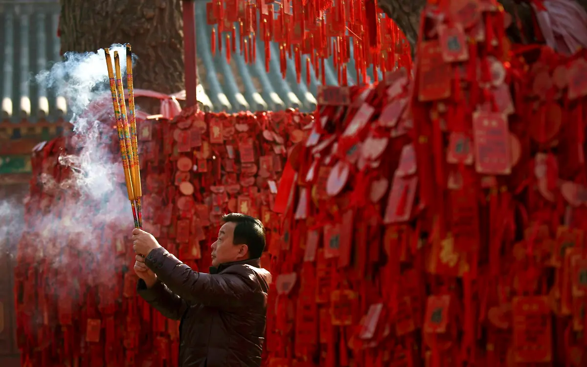 2015-02-19T072533Z-1611906132-GM1EB2J16OY01-RTRMADP-3-LUNARNEWYEAR-CHINA-JPG1706727662409295862