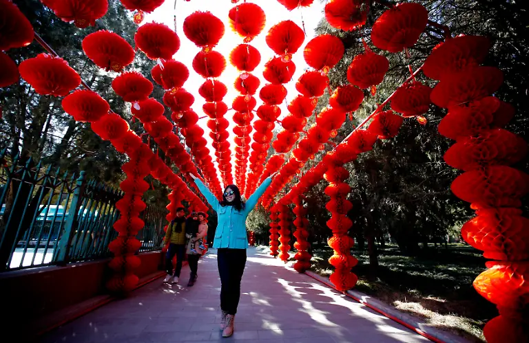 2015-02-18T060813Z-363557912-GM1EB2I136A01-RTRMADP-3-CHINA-NEWYEAR-JPG3895839583908947453