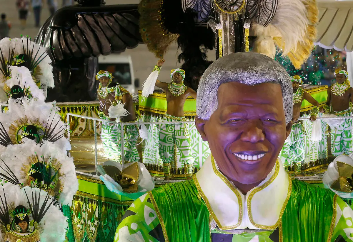 2015-02-17T075739Z-922181352-GM1EB2H187G01-RTRMADP-3-BRAZIL-CARNIVAL-JPG3248015692828127627