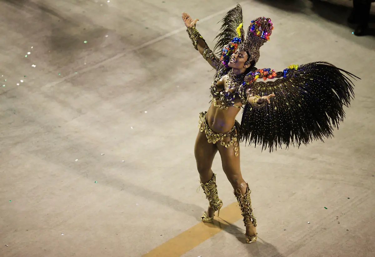 2015-02-17T083224Z-1539528784-GM1EB2H19SY01-RTRMADP-3-BRAZIL-CARNIVAL-JPG7722739623327545621