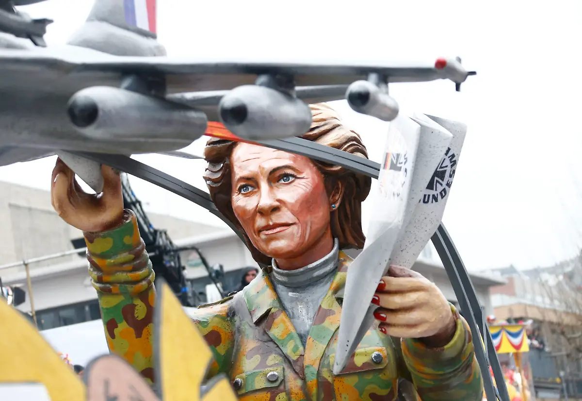 2015-02-16T134007Z-555738023-LR2EB2G11YK0Q-RTRMADP-3-GERMANY-CULTURE-JPG7357752503515767063