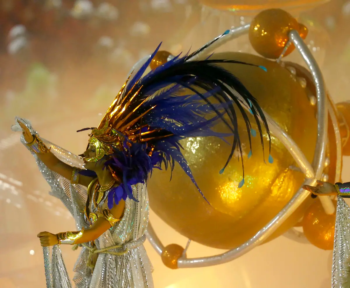 2015-02-16T091150Z-587514724-GM1EB2G1BNT01-RTRMADP-3-BRAZIL-CARNIVAL-JPG4650361133538103097