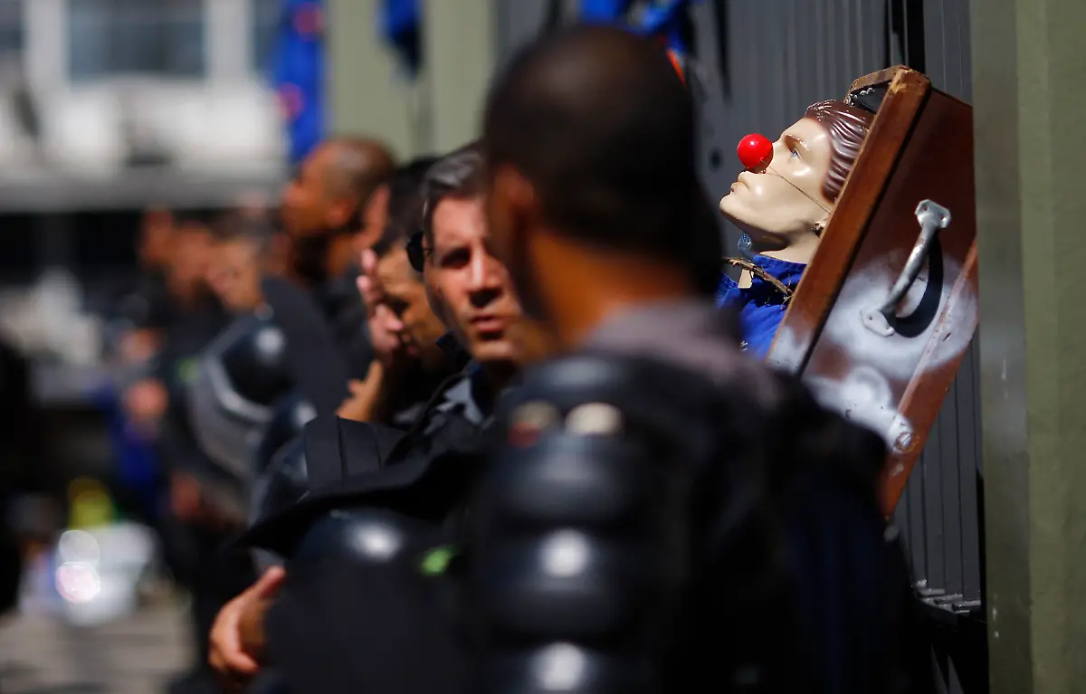 2015-02-10T192301Z-1579897252-GM1EB2B094K01-RTRMADP-3-BRAZIL-PETROBRAS-JPG6456526503774577061