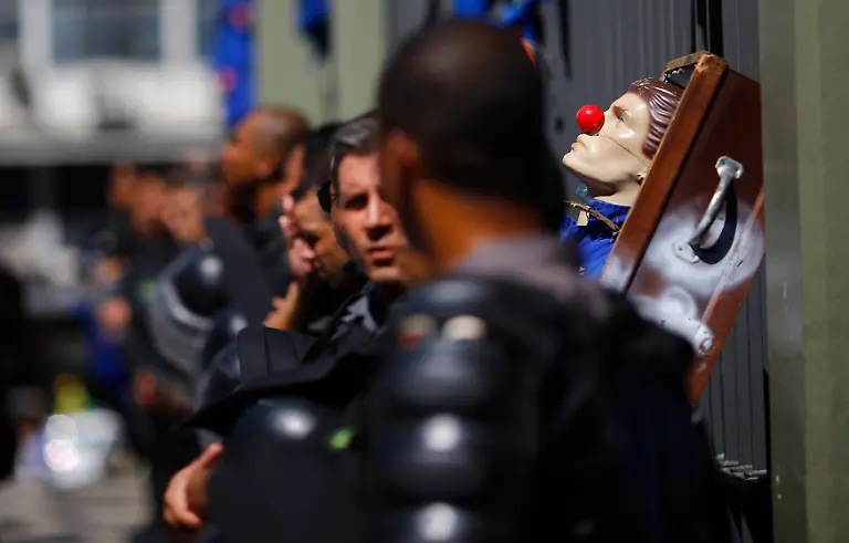 2015-02-10T192301Z-1579897252-GM1EB2B094K01-RTRMADP-3-BRAZIL-PETROBRAS-JPG6456526503774577061