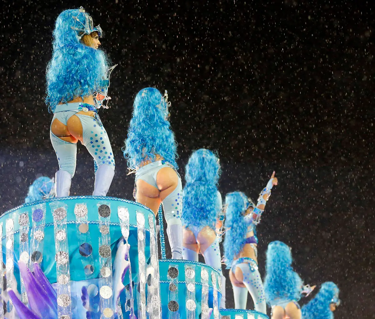 2015-02-16T014655Z-1272939397-GM1EB2G0R2L01-RTRMADP-3-BRAZIL-CARNIVAL-JPG4328335107719471288