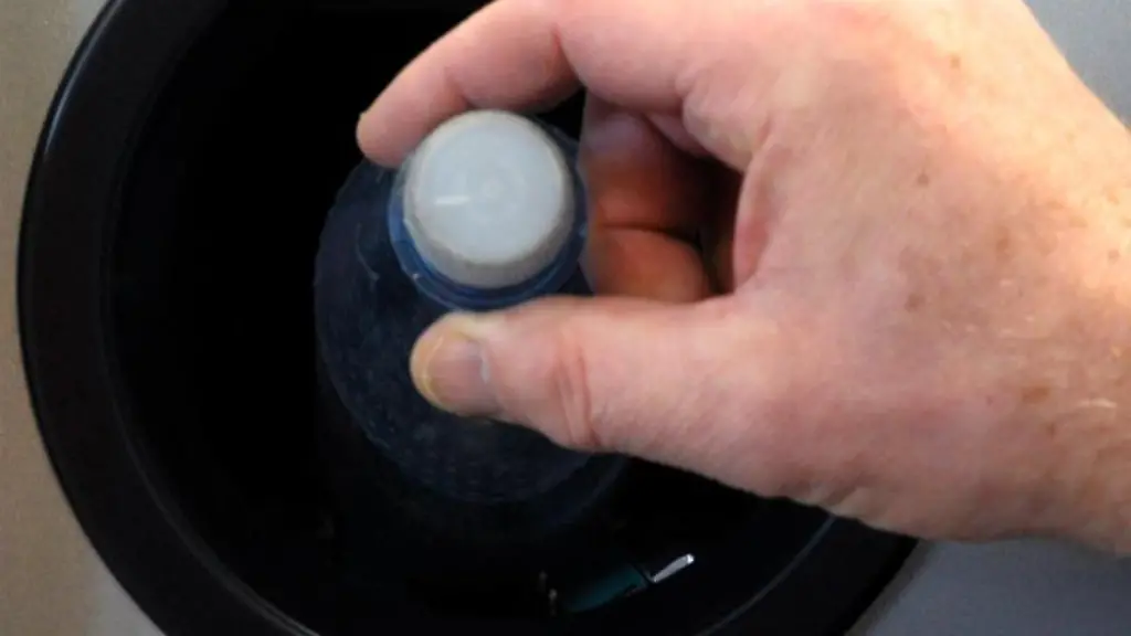 In-dem-verhandelten-Fall-hatte-ein-Elektriker-versucht-einen-Leergutautomaten-zu-manipulieren-mit-Flaschenetiketten-seines-Arbeitgebers-Dieser-sah-darin-einen-Kuendigungsgrund