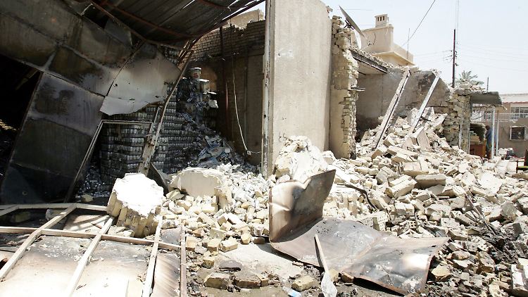 Eine Bombenexplosion beschädigt das Haus eines Provinzpolitikers in Irak.