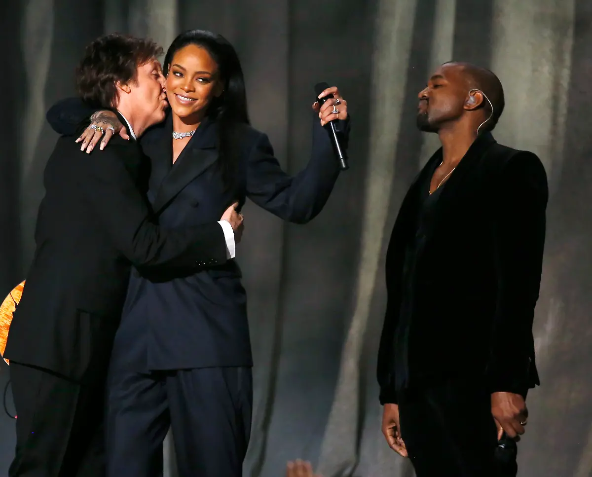 2015-02-09T052934Z-1402817893-TB3EB290F8ZXB-RTRMADP-3-AWARDS-GRAMMYS-JPG3814314899060912716