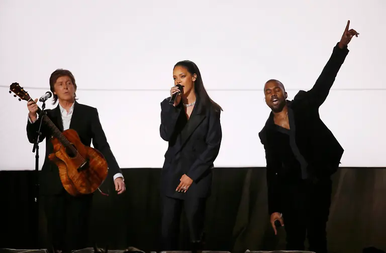 2015-02-09T033304Z-1851691758-TB3EB2909UTSG-RTRMADP-3-AWARDS-GRAMMYS-JPG3343623575484138439