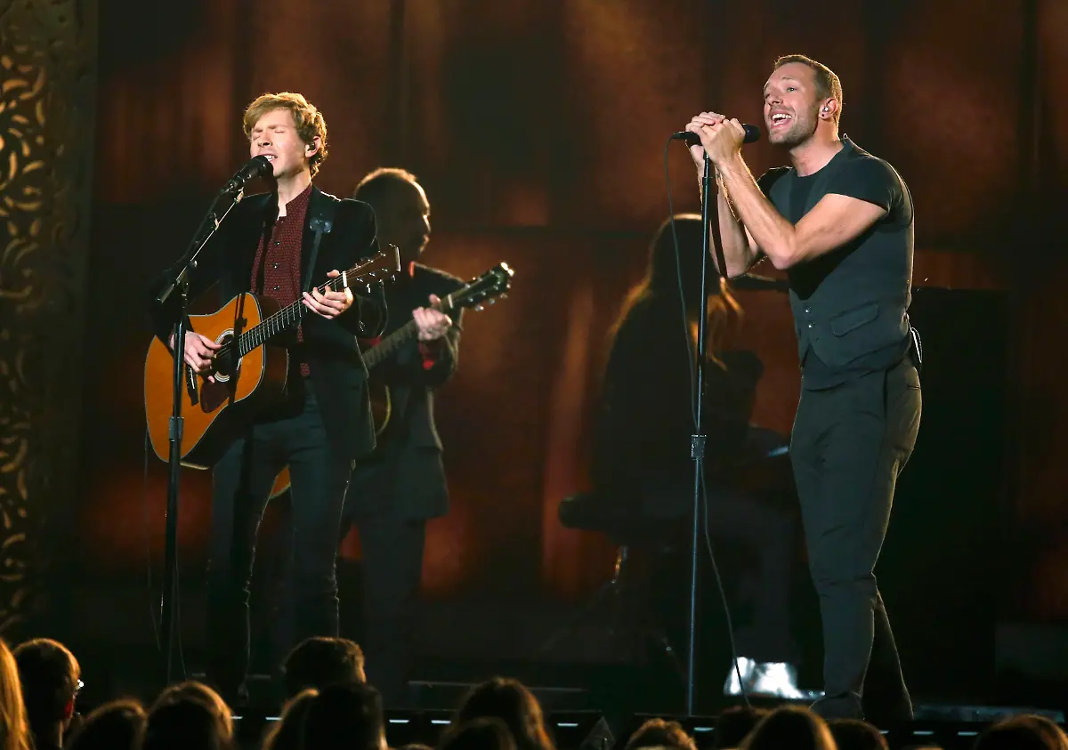 2015-02-09T053309Z-1639508778-TB3EB290FEYXF-RTRMADP-3-AWARDS-GRAMMYS-JPG2940596984470449134