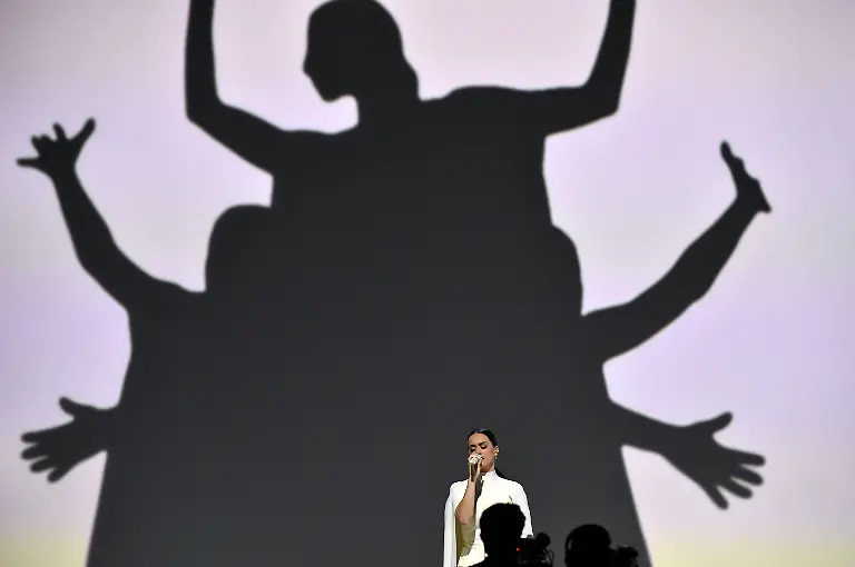 328C9200B26022E2-jpg7459160409002959840