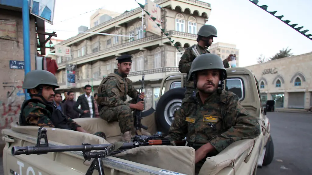 2015-02-06T175017Z-283307282-GM1EB2704Z401-RTRMADP-3-YEMEN-SECURITY-JPG4830237277049212848