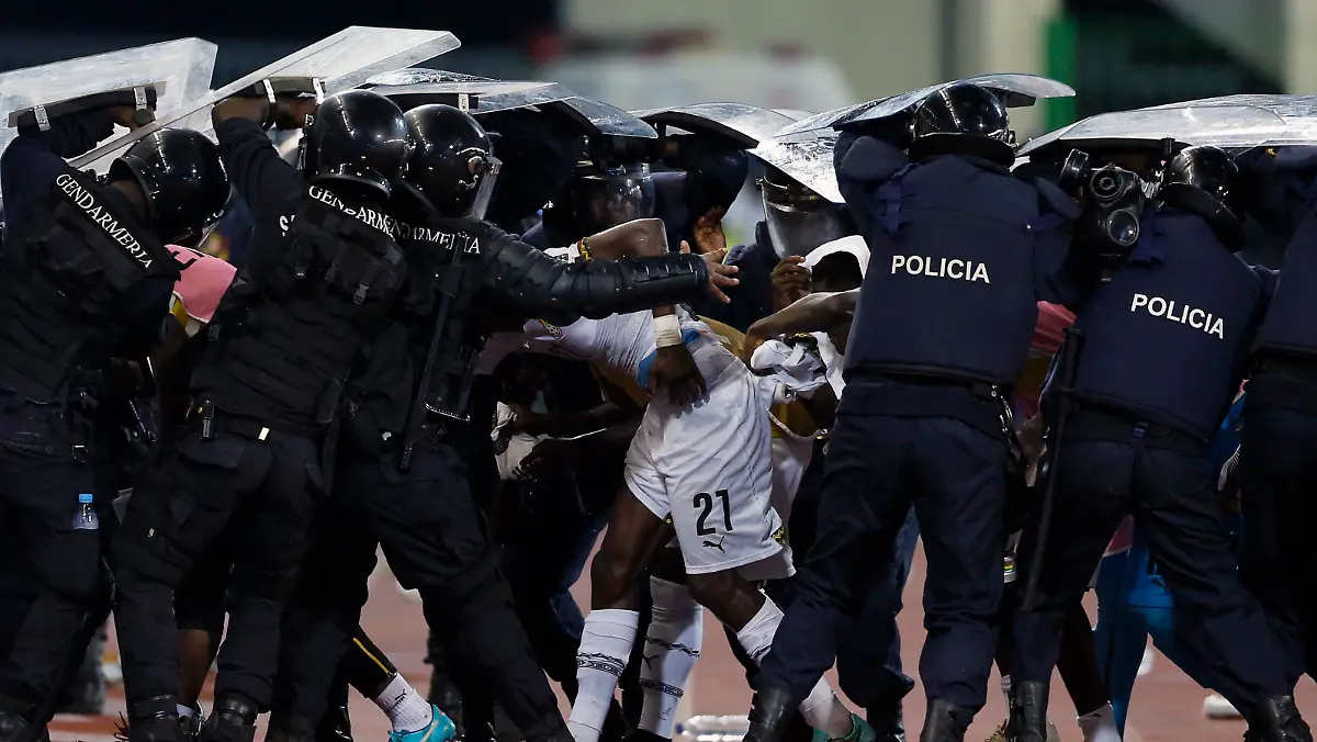 2015-02-05T213558Z-15930027-GM1EB260EOJ01-RTRMADP-3-SOCCER-NATIONS-JPG4338446602832904170