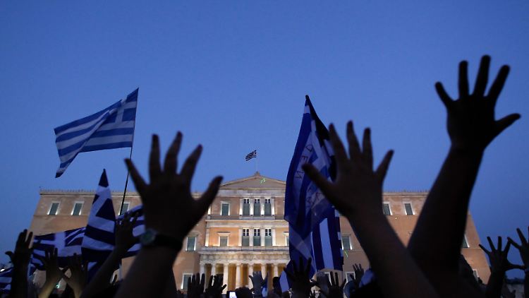 Proteste vor dem griechischen Parlament. Hier findet der vorläufige Höhepunkt der griechischen Tragödie statt.
