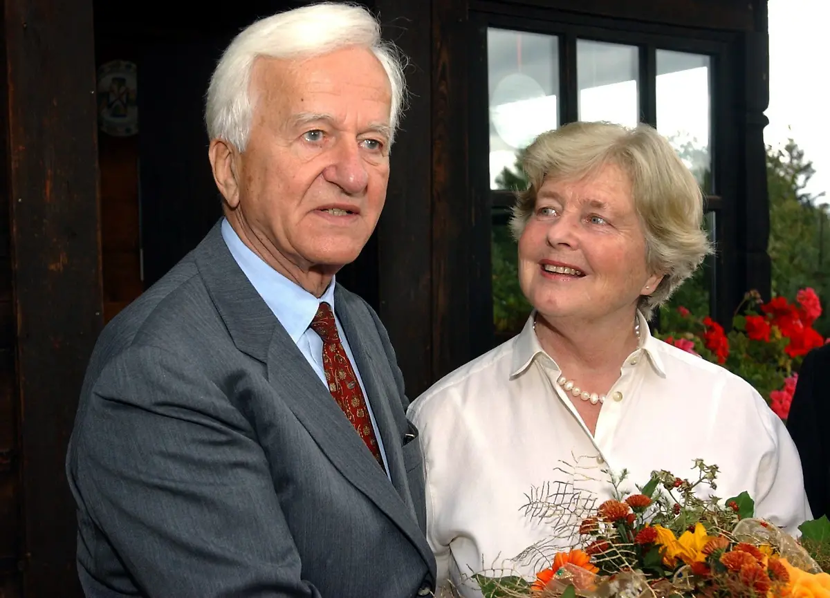 3ngc0834-jpg7924886585703538137