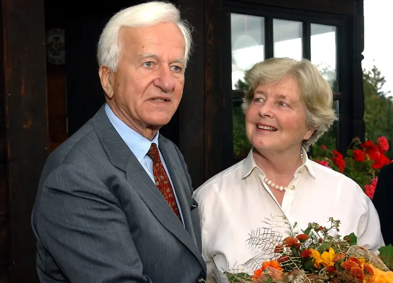 3ngc0834-jpg7924886585703538137