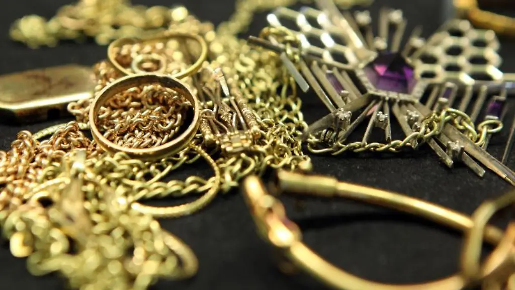 Wer-seinen-Goldschmuck-verkaufen-moechte-kann-anhand-einer-Beispielrechnung-einen-realistischen-Mindestpreis-festlegen