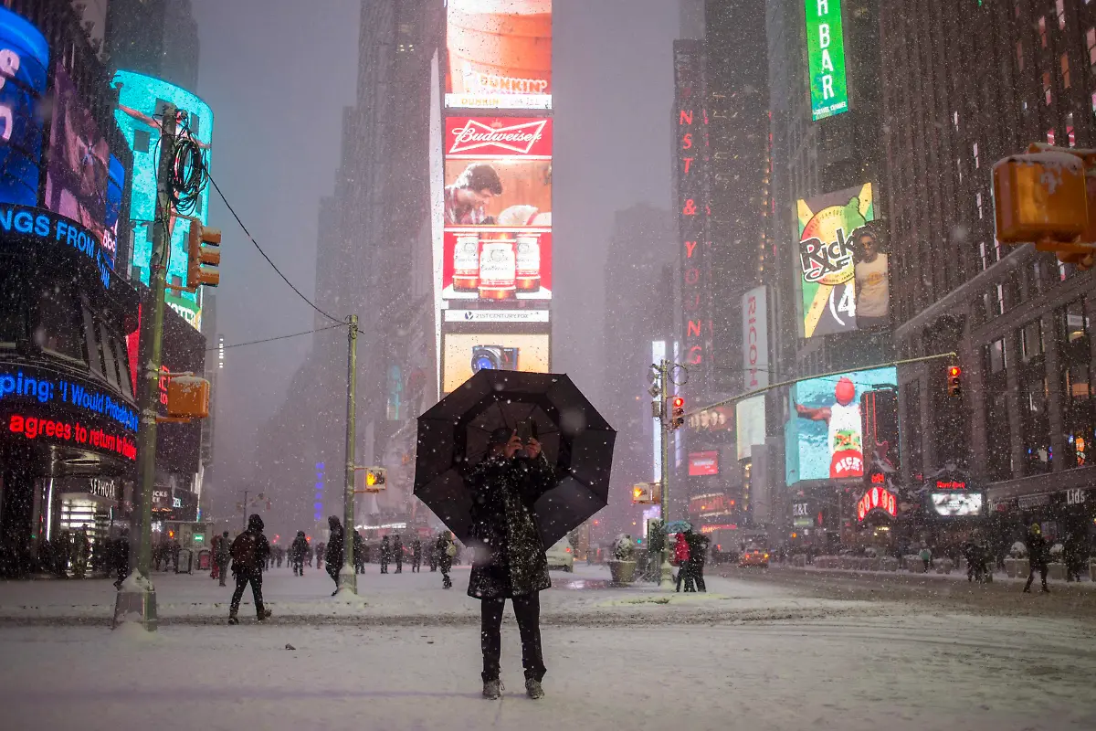 2015-01-27T000634Z-1990472297-GM1EB1R0M8O01-RTRMADP-3-USA-WEATHER-STORM-JPG2469815563398309879