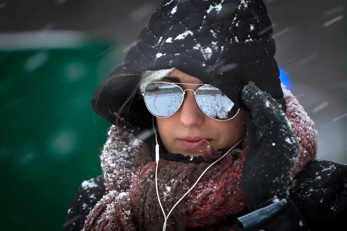 2015-01-27T011740Z-736442819-GM1EB1R0PPR01-RTRMADP-3-USA-WEATHER-STORM-JPG321584672371829589