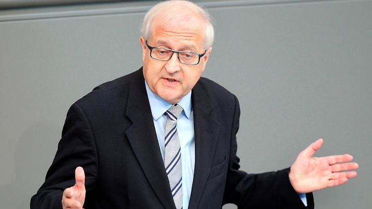 Für Rainer Brüderle ist ein flächendeckender Fachkräftemangel in der Zukunft nicht zu leugnen.