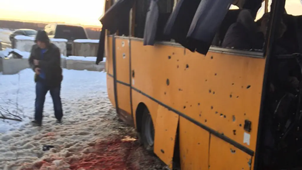 2015-01-13T171952Z-967838606-GM1EB1E03JU01-RTRMADP-3-UKRAINE-CRISIS-BUS-JPG1233869520634096437