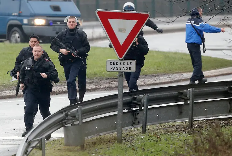 2015-01-09T092556Z-1248198076-PM1EB190SZC01-RTRMADP-3-FRANCE-SHOOTING-HOSTAGE-JPG6679872473689489448