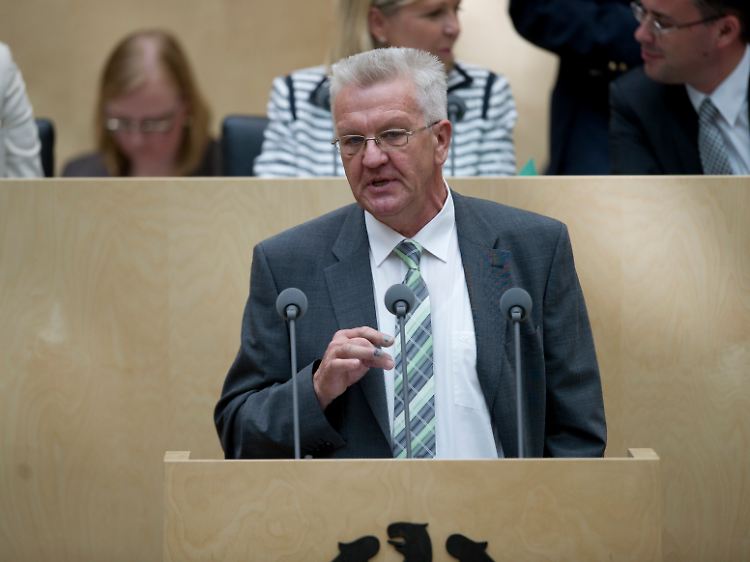 Seitenwechsel: Kretschmann muss als Ministerpräsident nun die Polizeieinsätze gegen Stuttgart-21-Demonstranten verantworten.