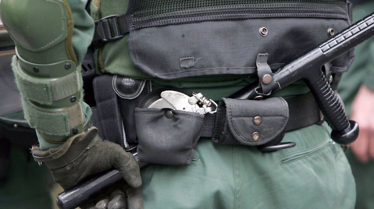 Ohne Polizeischutz kein Profifußball: Sollten die Vereine dafür bezahlen?
