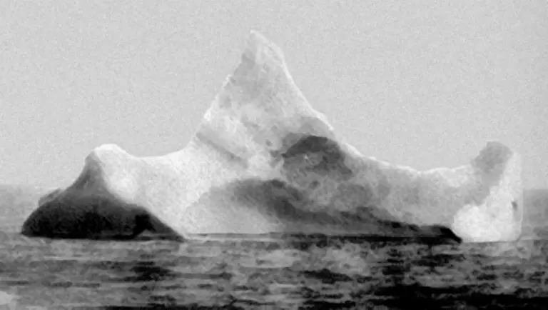 Titanic-iceberg