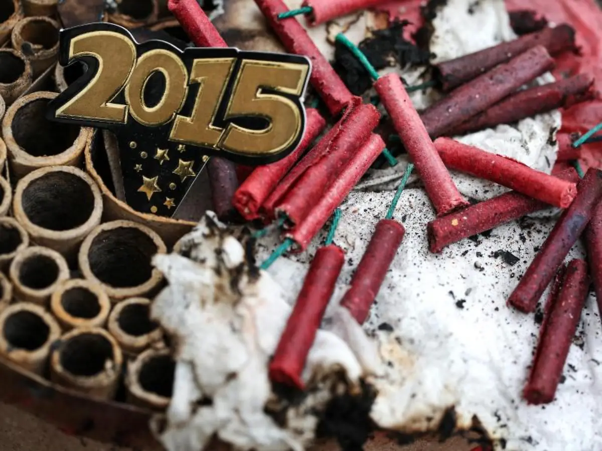 Silvesterboeller-und-Vandalen-koennen-an-Neujahr-zu-Schaeden-am-Auto-fuehren-Betroffene-sollten-genau-nachrechnen-ob-der-Schaden-durch-die-Versicherung-abgedeckt-werden-soll