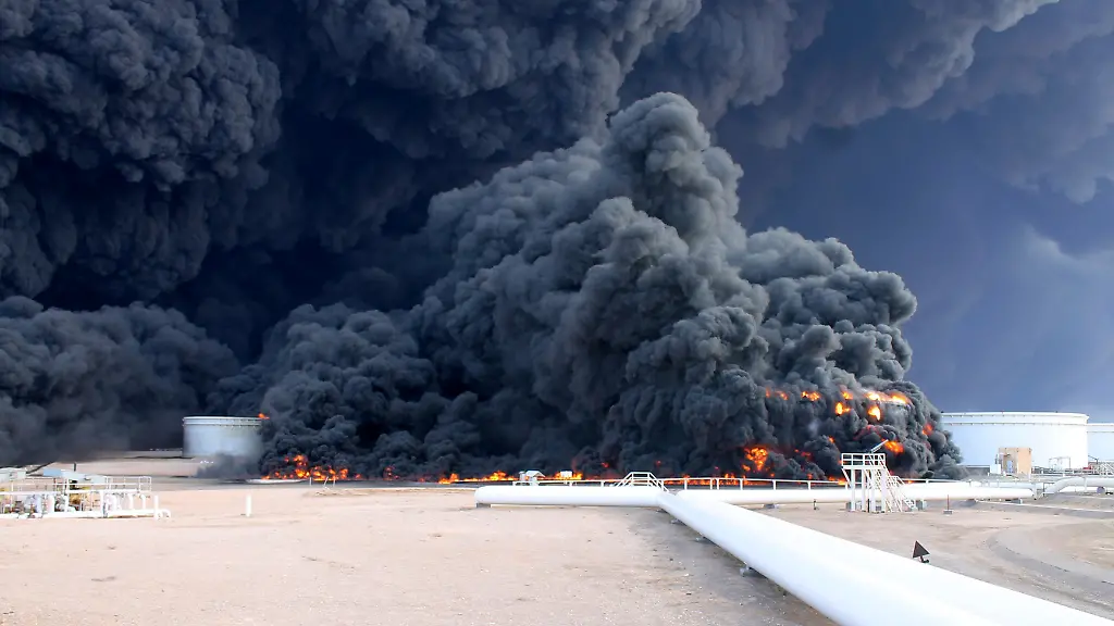 2014-12-27T153707Z-1526874327-GM1EACR1QQG01-RTRMADP-3-LIBYA-SECURITY-OIL-JPG4991315857641724433